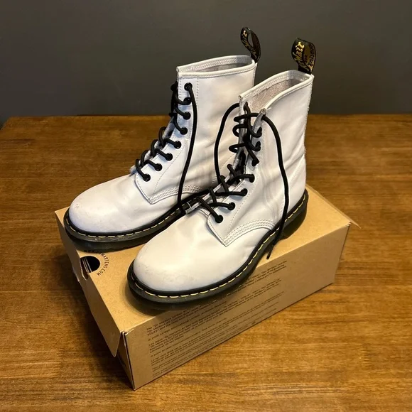 Dr. Martens 1460 White Leather Boots with Black Laces Size W9 - Picture 4 of 12